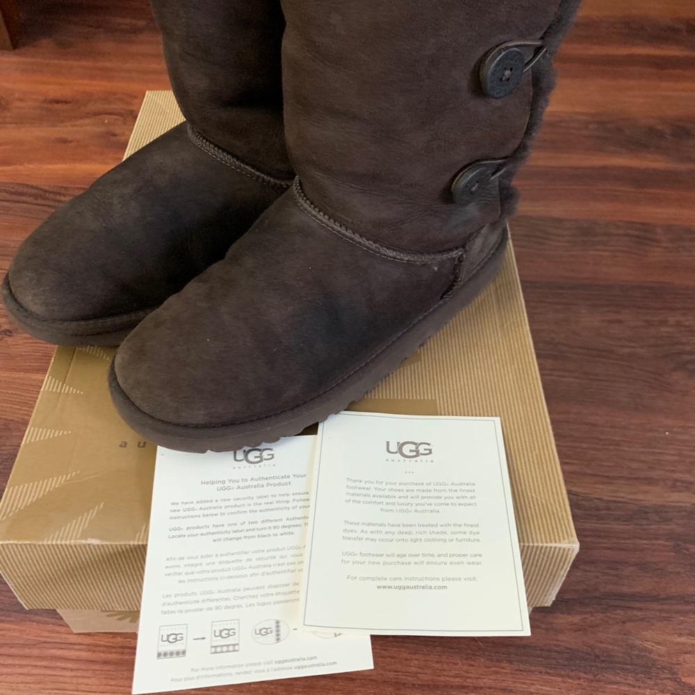 Ugg Big Kid Triple Bailey Button Size 6 - image 7